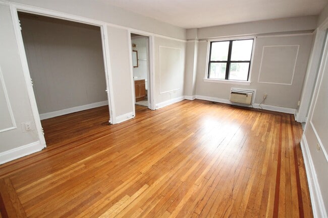Centre Court Hardwood Living Room - Oakland Apartments