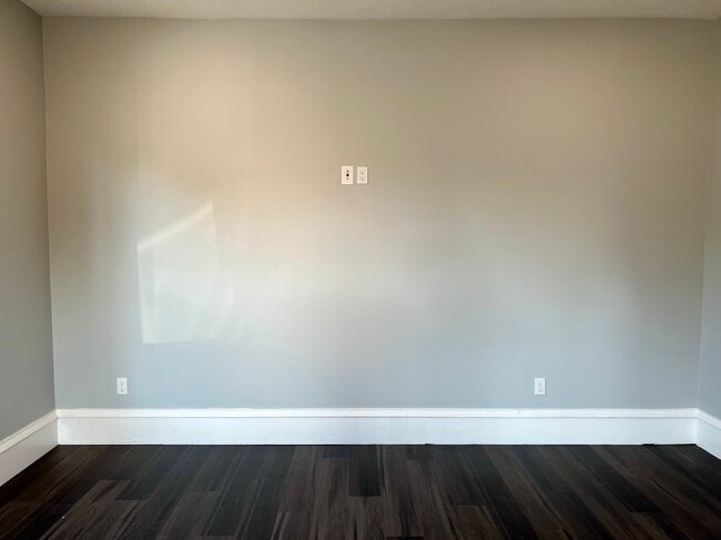 Living room - 622 Court St