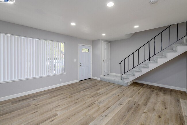 Building Photo - 2386 Lava Dr