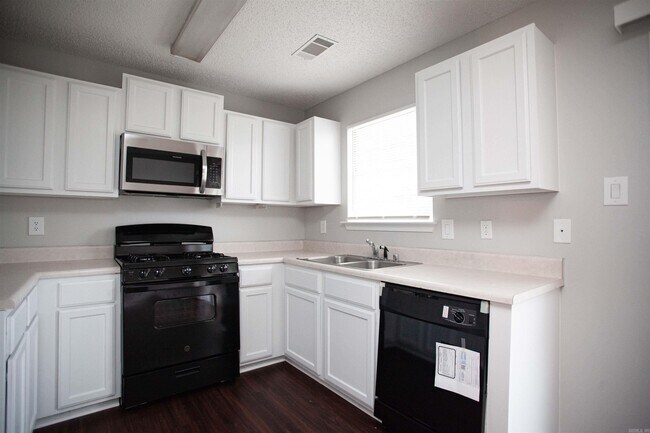 Foto del edificio - 2209 Lakeshore Dr