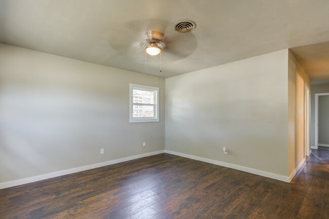 Building Photo - 1702 E 2nd St