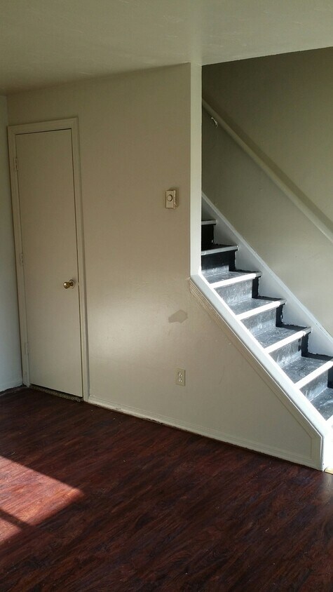 Foto del edificio - 2 BDRM SIDE BY SIDE DUPLEX FOR RENT.