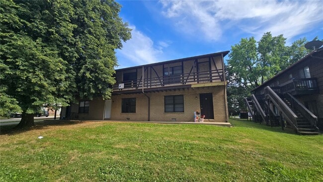 Building Photo - 10 Yorkshire Ln