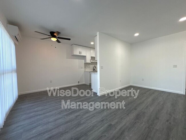 Building Photo - 10392 Lampson Ave