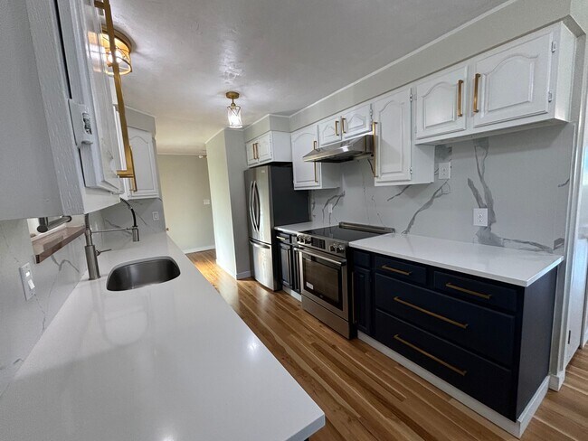 Foto del edificio - 3257 Halverson Ave