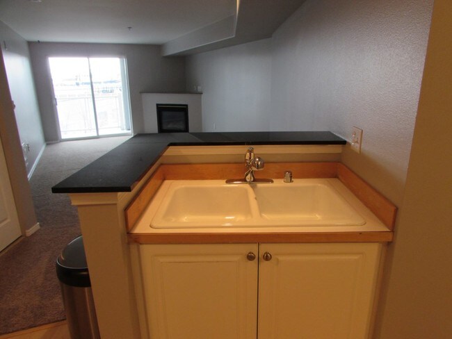 Building Photo - Condo in West Seattle - Alki