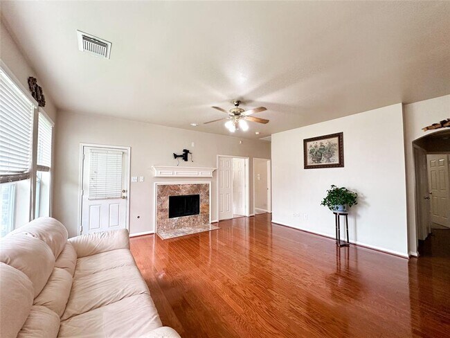 Foto del edificio - 11815 Champions Grove Ln