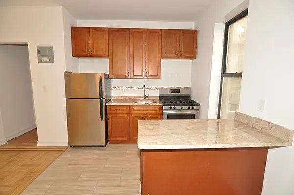 Foto del edificio - 1 bedroom in SUNNYSIDE NY 11104