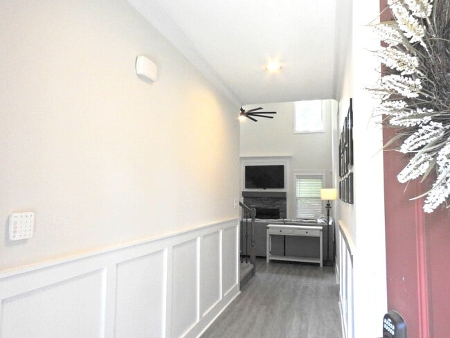 Building Photo - 4 Bedrooms 3 full baths + Bonus room in Ro...