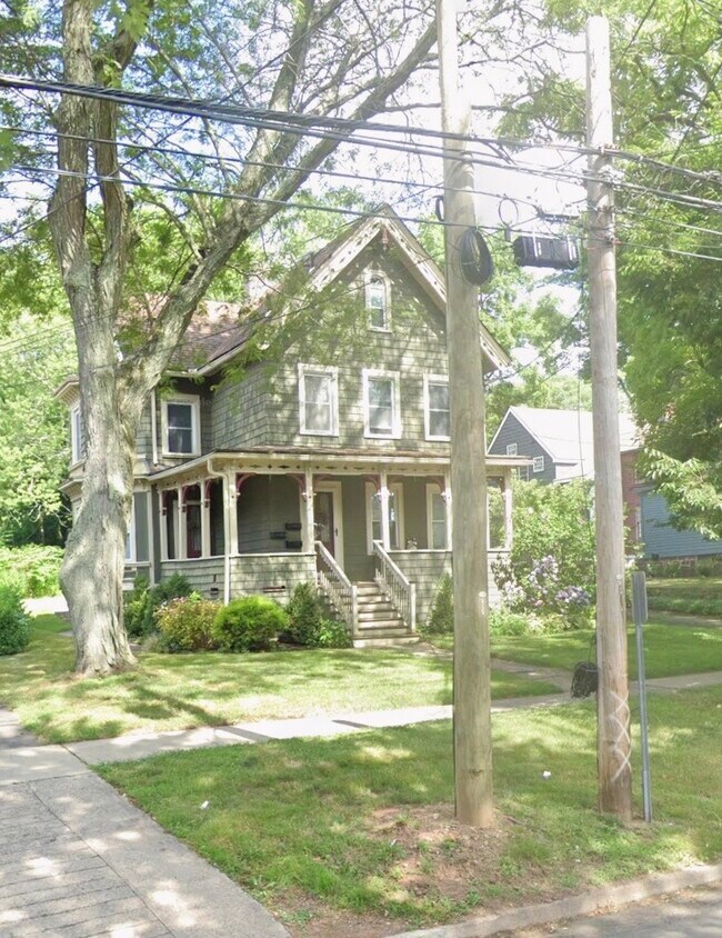 Building Photo - 16 N Elm St