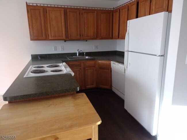 Building Photo - 272 US-206