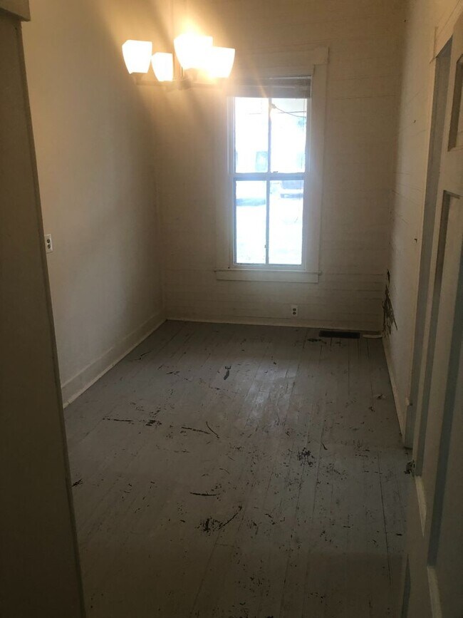 Building Photo - Charming Historic 1-Bedroom Cottage in the...