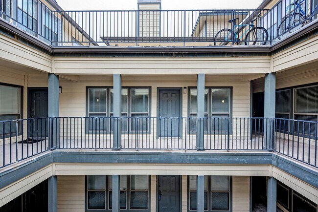 Foto del edificio - PRELEASE 8/15/2025 2 bed 2 bath