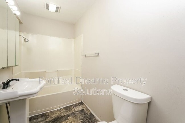 Building Photo - 3909 Burtis St