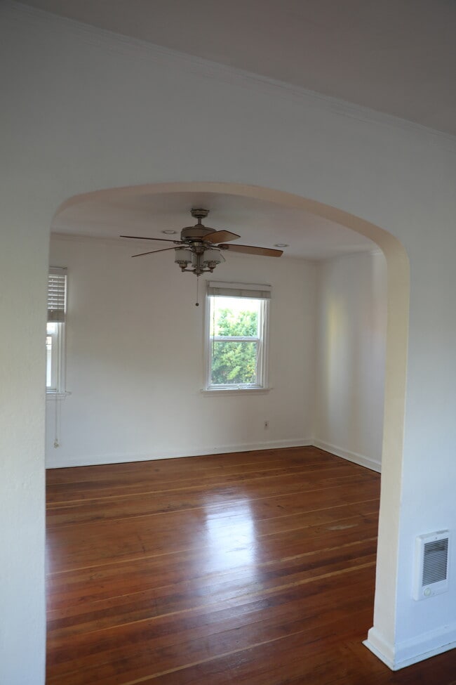 Building Photo - 2720 NE Weidler St