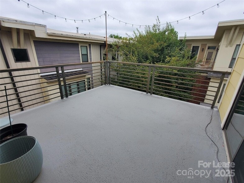 Foto del edificio - 914 Warren Burgess Ln