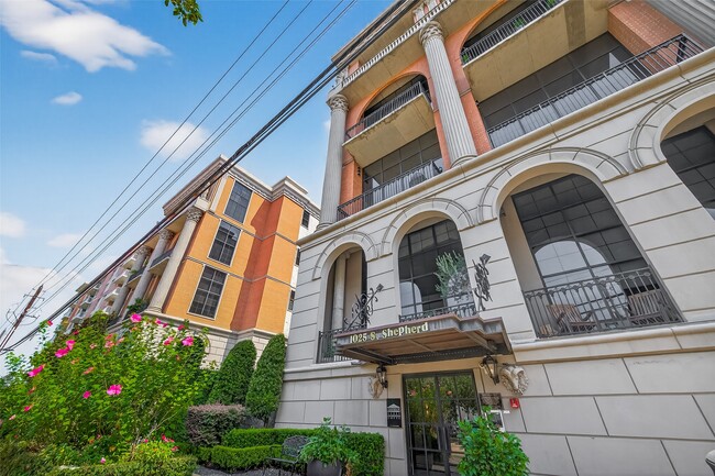 Foto del edificio - 1025 S Shepherd Dr