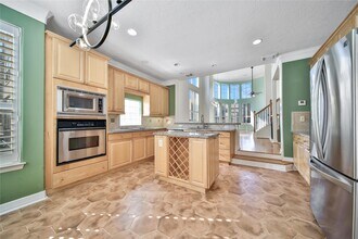 Building Photo - 1515 Hyde Park Blvd