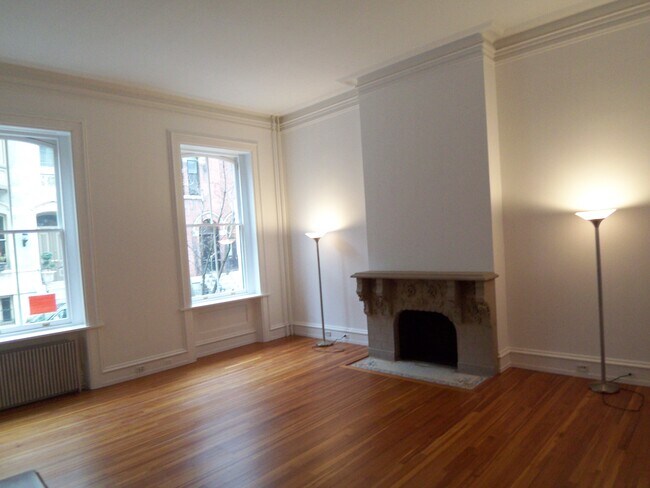 Living Room - 2207 Saint James Plz