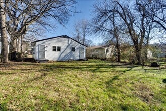 Building Photo - 2004 Wilson St