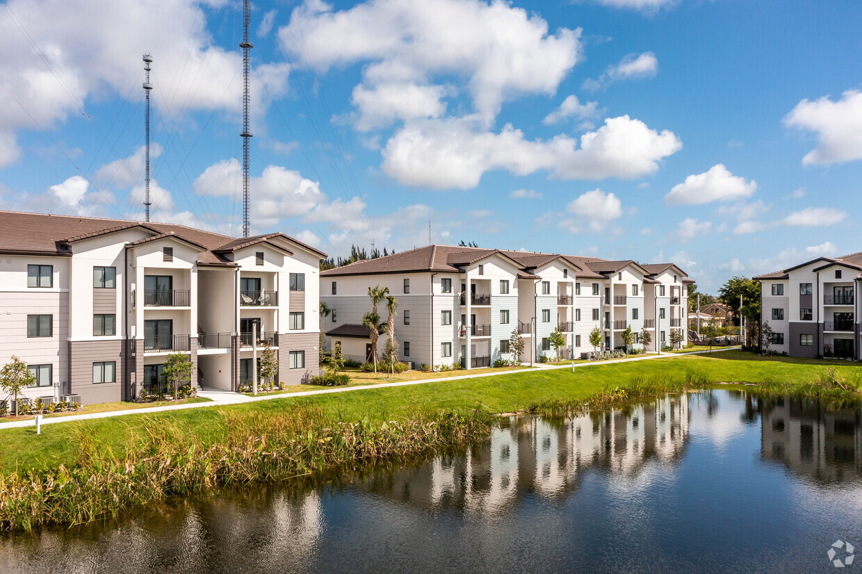 Primary Photo - Vista Lago Apartments