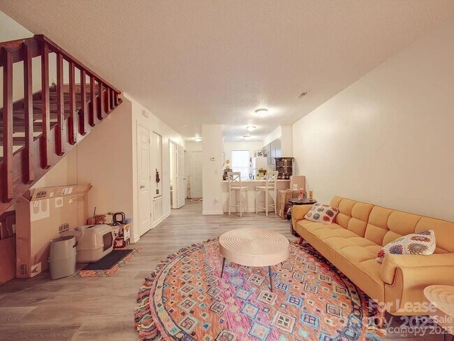 Building Photo - 4044 Briarhill Dr