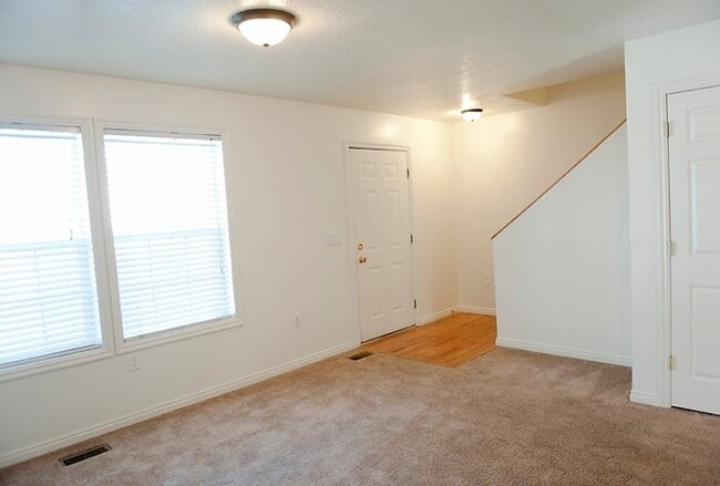 Building Photo - 260 E 400 N
