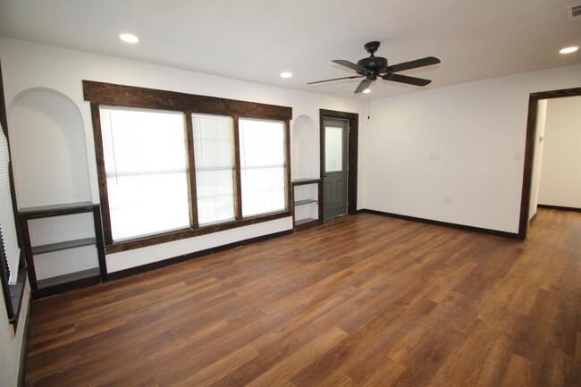 Foto del edificio - 1015 W Kuykendall St