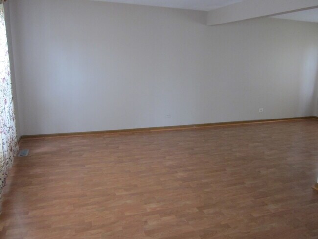 Foto del edificio - 9 Larkspur Ln