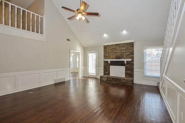 Building Photo - 7375 Ashley Oaks Dr