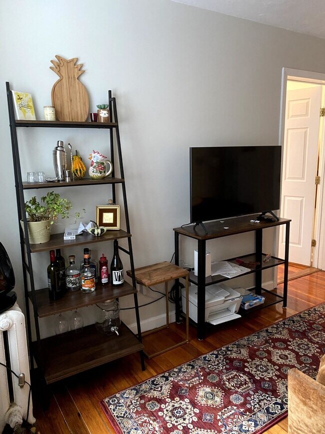 Foto del edificio - HOT NORTH END LISTING!!!