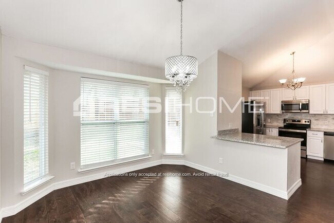Foto del edificio - "Welcome Home! Get 1 month FREE RENT when ...