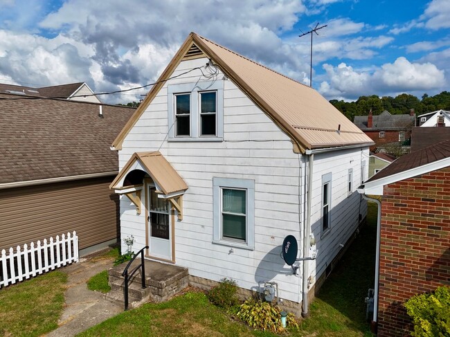 Building Photo - 1234 3rd Ave