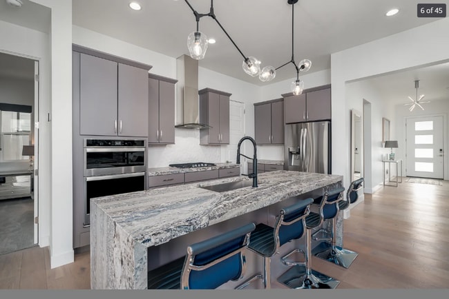 Stunning 5-bedroom, 4.5-bath home - Stunning 5-bedroom, 4.5-bath home