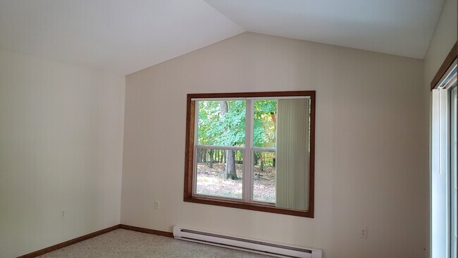Foto del edificio - 335 Maple Ridge Ct