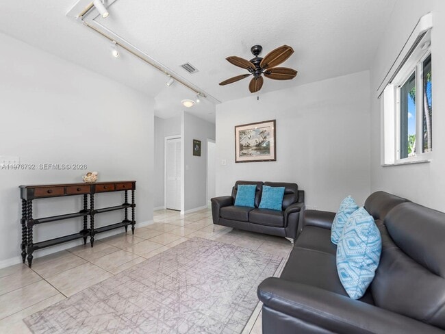 Building Photo - 6 SE Marlin Ave