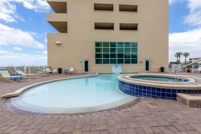 Foto del edificio - 825 W Beach Blvd