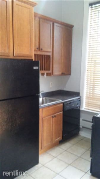 Building Photo - 765 Main St