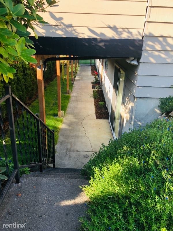 Building Photo - 2 br, 1 bath Apartment - 738 S 231st Street