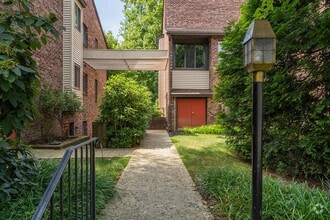 Building Photo - 805 Mountainview Dr
