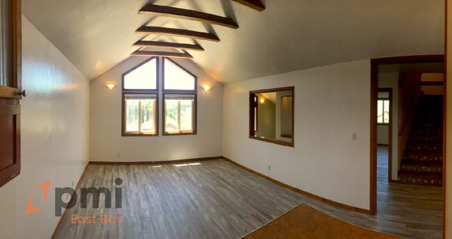Building Photo - 4-Bedroom Residence in Martinez with Flexi...