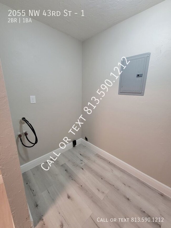 Building Photo - Completely Renovated Ocala Apartment