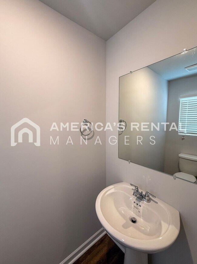 Foto del edificio - Move-in Special!! Half Off Deposit & One M...