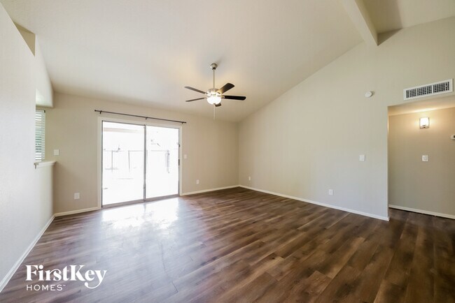 Foto del edificio - 5625 W Yucca St