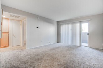 Building Photo - 8070 W Russell Rd