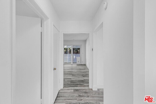 Foto del edificio - 13536 Hamlin St