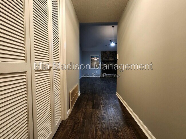 Foto del edificio - 1531 Marcy Cir