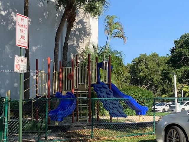 Foto del edificio - 731 N Pine Island Rd