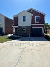 Building Photo - 1024 Varenna Ln