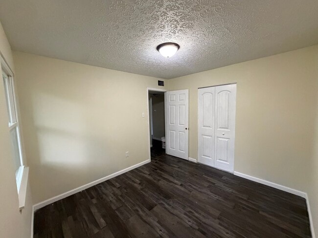Photo - 725 Goyne Ave House